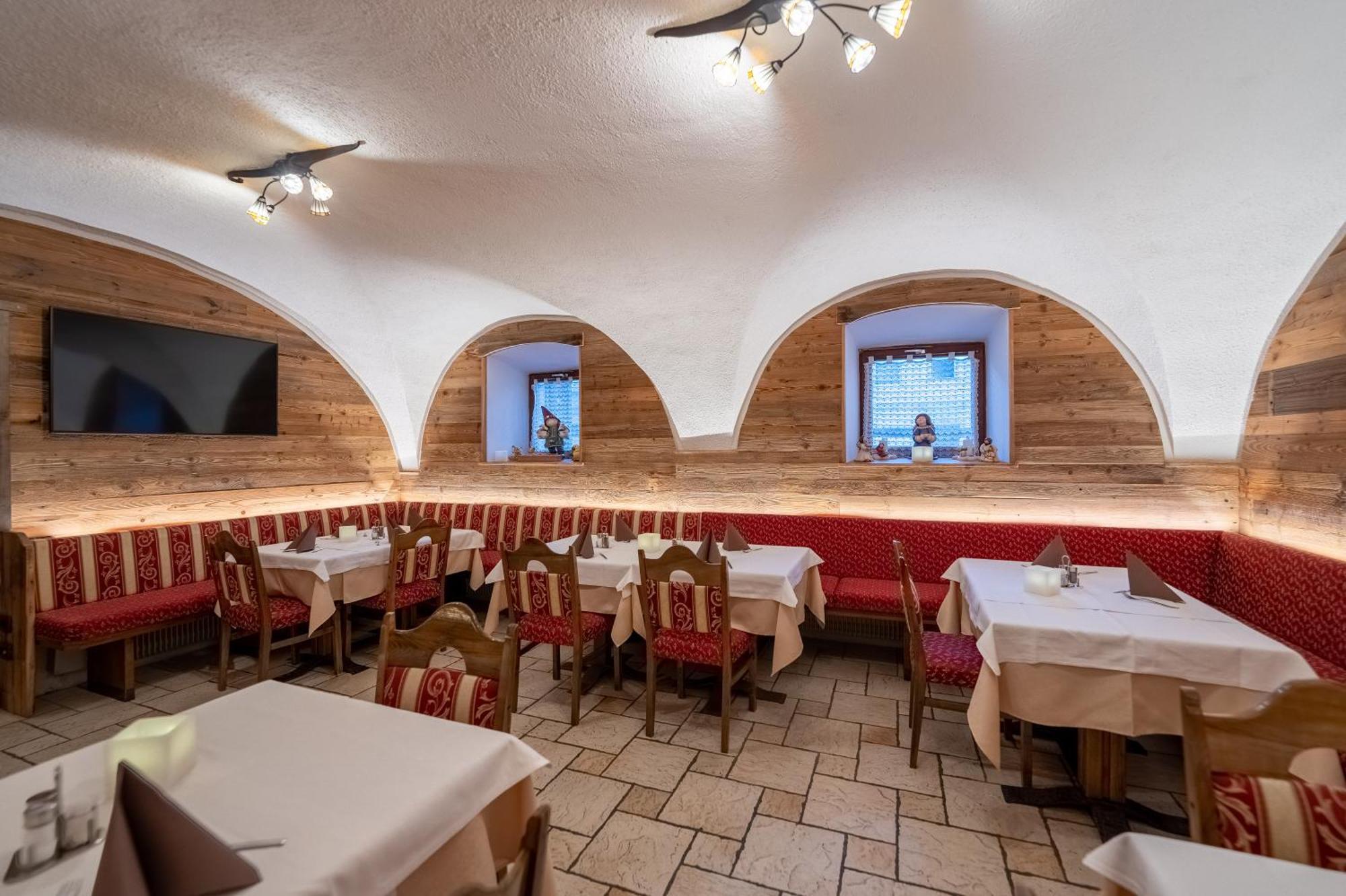Garni Val Udai Hotel Mazzin Exterior photo